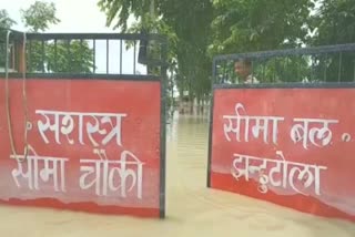 Flood water enters SSB camp due to gandak river in Bagaha