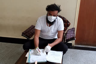 Sriramulu, examined the files in the hospital