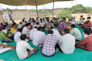 Traders sitting on the protest, market shut