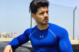 Sooraj Pancholi files complaint Versova Police station