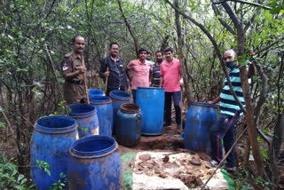 పలుచోట్ల నాటుసారా తయారీ కేంద్రాలపై దాడులు