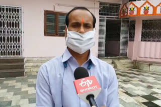 Priest of Mahamaya Temple Pandit Manoj Shukla