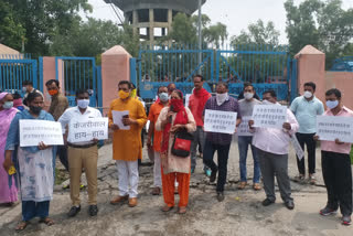 BJP protests at Delhi Jal Board office over water problem in Okhla