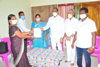 mla ramul nayak distributed cmrf cheques