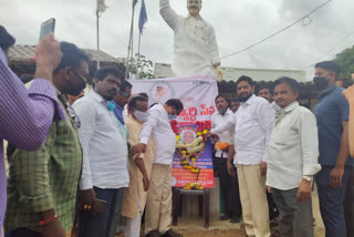 youth given condolence to ex mla penmatsa sambasivaraju in vijayanagaram district