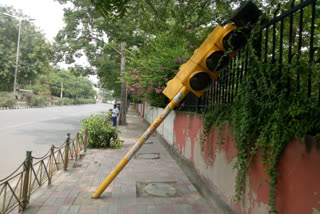 Red light Signal pole has been broken in Janakpuri of Delhi