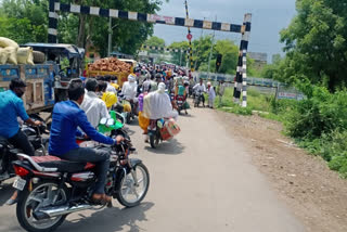 Heavy jam at railway gate
