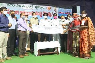 minister puvvada distributed loans to street vendors in khammam