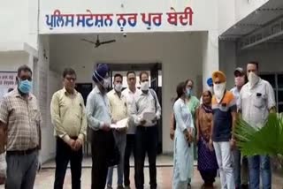 Abuse of health department team collecting samples for corona test in sri anadpur sahib