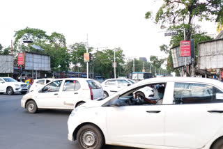 ola uber drivers protest against surge system at kolkata office