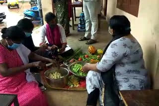 Complaint that essential items are not available in the relief camps in Thiruvalla  തിരുവല്ലയിലെ ദുരിതാശ്വാസ ക്യാമ്പുകളിൽ അവശ്യ വസ്തുക്കൾ ലഭിക്കുന്നില്ലെന്ന് പരാതി  relief camps in Thiruvalla  തിരുവല്ല