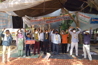 pti teachers protest in front of mini secretariat of bhiwani