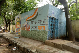 People facing problems due to lock in public toilet of Janakpuri C4E Market