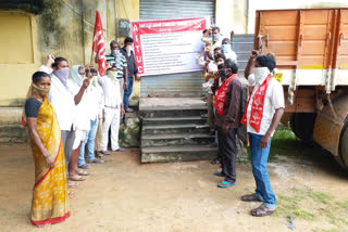 hamali union protest for hamali rates in yadadri bhuvanagiri district