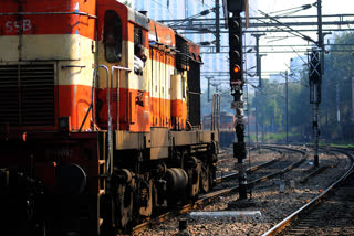 निजी रेलगाड़ी चलाने को लेकर हुई बैठक में बॉम्बार्डियर, एल्स्टॉम समेत 23 कंपनियां शामिल हुईं: रेलवे