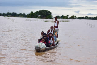 Assam flood: 3 districts remain submerged  Assam flood  Assam  flood  3 districts remain submerged  ഗുവാഹത്തി  അസം  പ്രളയം  മണ്ണിടിച്ചിൽ  അസം പ്രളയം