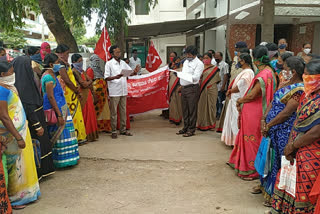 Protest against neglect of fulfillment of demands of Anganwadi Employees