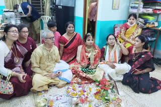 72 years old retired professor from sreerampore get married to avoid lonliness