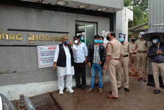 31 NSUI leaders arrested Police did not allow Congress senior leader VH Hanumantha Rao.