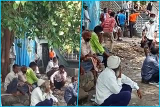 labourer finding work at labour chowk without following social distancing in nangloi