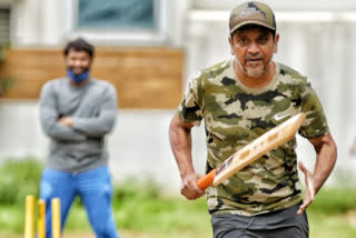 Shiva Rajkumar played cricket with children