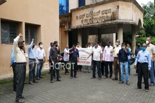 BSNL employees protest over Anant Kumar's statement