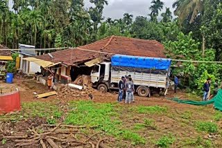 boy dies as lorry passes on him