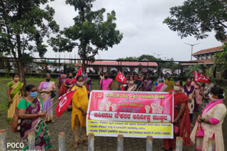 Midday meals workers protest in udupi