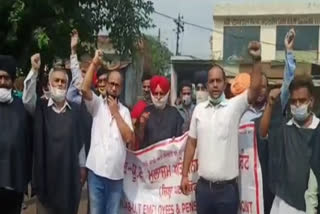 Employees besieged MLA Joginder Pal's residence and filed a writ petition