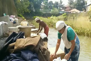 laundry labours crisis in covid time  covid news  laundry labours news  അലക്ക് തൊഴിലാളികള്‍  കൊവിഡ് വാര്‍ത്തകള്‍  തിരുവനന്തപുരം വാര്‍ത്തകള്‍