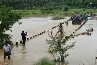 ప్రమాదకరంగా ప్రవహిస్తున్న కాజ్వే గోదావరి