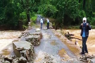 Traffic between Andhra and Odisha closed due to floods hit pilligedda bridge