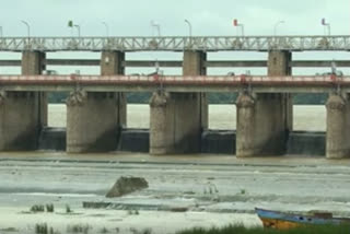 due to heavy rain in vijayawada water release from prakasam barrage to down areas