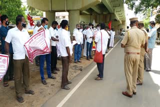 போக்குவரத்து தொழிலாளர்கள் ஆர்ப்பாட்டம்