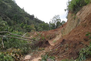 landslide in idukki  landslide news  idukki news  ഇടുക്കി വാര്‍ത്തകള്‍  മണ്ണിടിച്ചില്‍