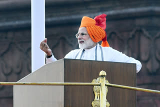 وزیر اعظم نے لال قلعہ پر پرچم کشائی کی، قوم سے کر رہے خطاب