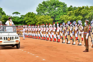 தேசியக் கொடி ஏற்றிய போது