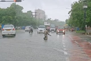 police dancing on traffic signal in bhubaneshwar