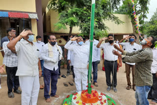 MLA  hoisted national flag and sang flag salute song