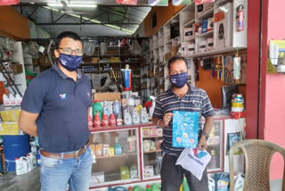 Valvoline distributes free masks and sanitizers to Mechanics