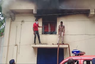 fire-broke-out-in-a-textile-shop-of-bilaspur