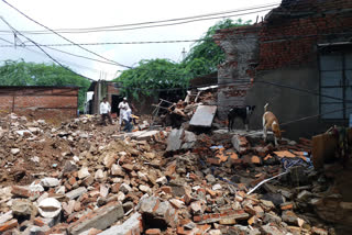 many houses collapsed due to heavy raining