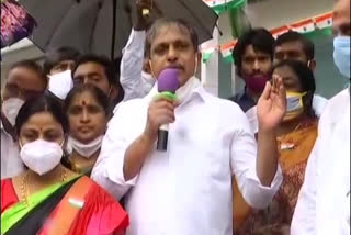 sajjala unfurled flag at party office in tadepalli