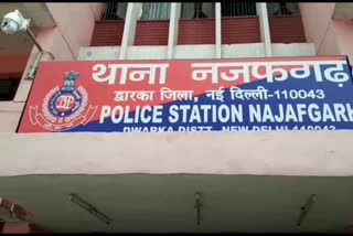 Najafgarh police caught 55 quarters of illegal liquor in delhi