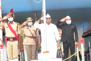 मंत्री गुरु रुद्र कुमार ने जांजगीर में फहराया तिरंगा
