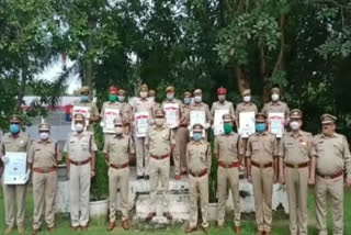 SSP Kalanidhi Naithani honors 17 policemen on occasion of Independence Day in Ghaziabad