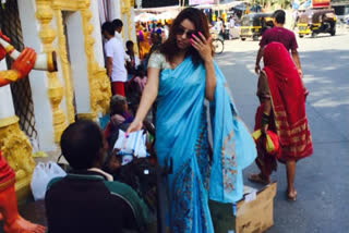 payal ghosh gives out sanitisers masks flags to celebrate independence day