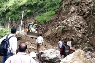 Highway blocked due to heavy landslide on Sundernagar-Karsog road