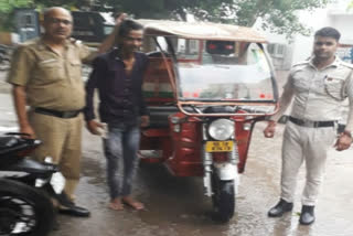 PCR team arrested thief carrying battery rickshaw in Kalyanpuri