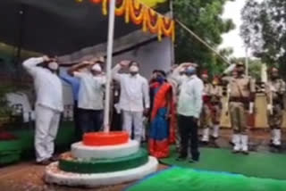 minister niranjan reddy flag hoisting at wanaparthy collectorate